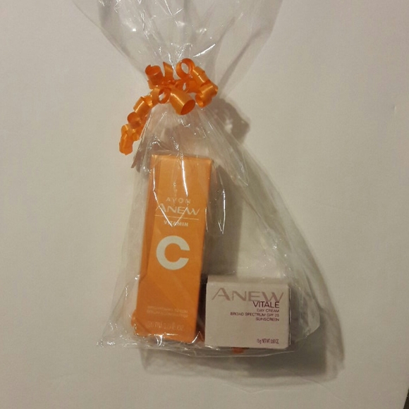 Avon ANew gift Vitamin C Brightening & vitale spf - Picture 1 of 5